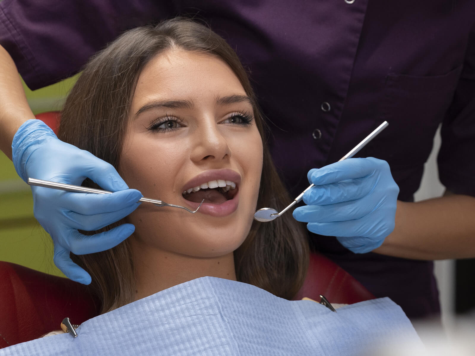 5 Benefits of Dental Implants Over Dentures